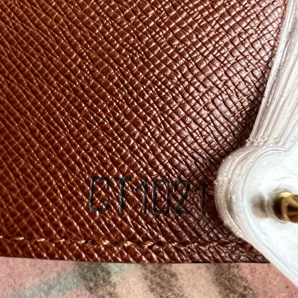 π«SOLDπ«Authentic Louis Vuitton Card Case Organizer - Picture 4 of 9